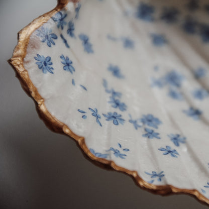 Detailaufnahme der Muschelschale Blomma von saltwaterdesigns. 